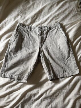 Gap Men’s Khaki Shorts Size 32